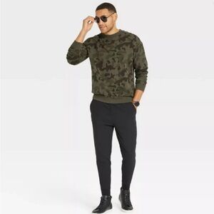 Men's Relaxed Fit Crew Neck Sweatshirt - Goodfellow & Co Green Camouflage Sz.L